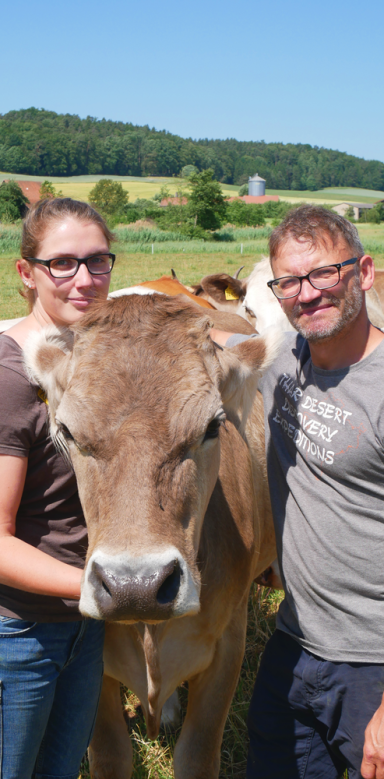 Johanna und Bernd mit Maria Johanna und Bernd mit der Kuh Maria